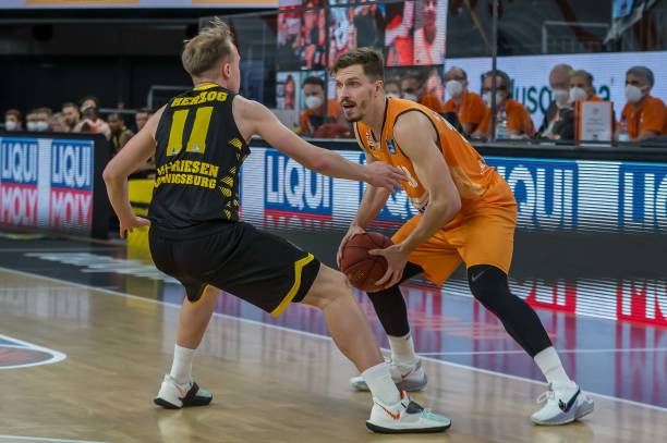 一条小龙和 一条小龙和