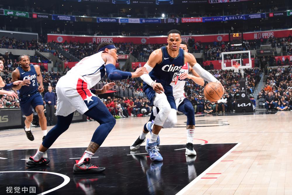 两队分别通 两队分别通